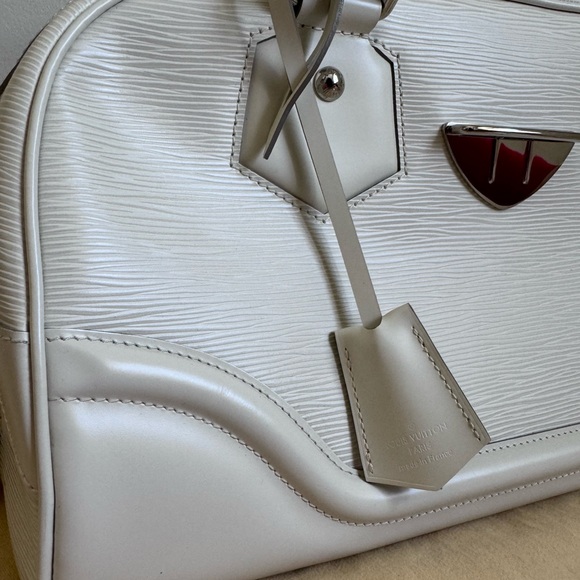 LOUIS VUITTON Ivoire Epi Leather Montaigne GM Bag - Picture 8 of 11